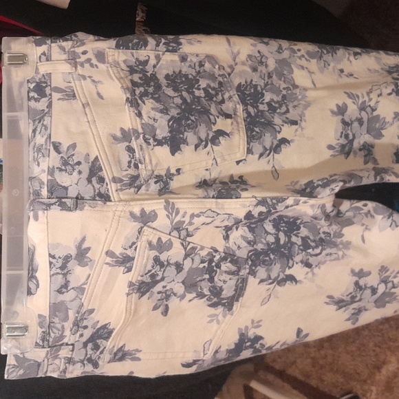 Abercrombie and fitch the 90s straight ultra high rise blue white floral.size 26 - Picture 4 of 4